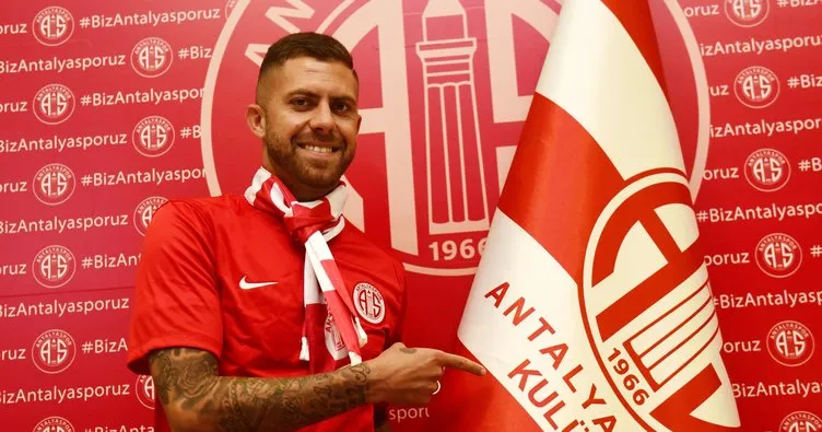 Antalyaspor Menez’le 3 yıllık sözleşme imzaladı