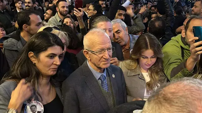 pkkli-teroristlere-kucak-acan-istanbul-barosuna-dava-yeniden-secim-yapilsin-1736872237828.jpg PKK'lı teröristlere kucak açan İstanbul Barosu'na dava!