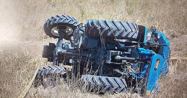Traktörün altında kalan genç yaralandı