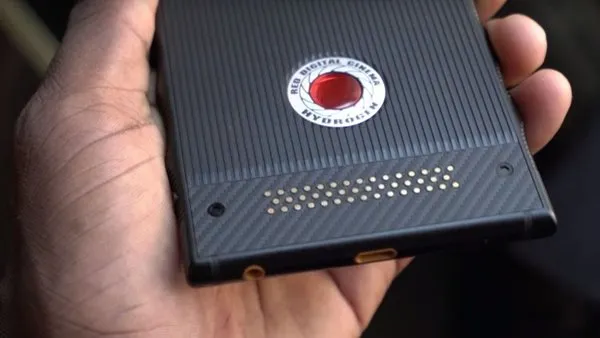 Holografik ekranlı telefon RED Hydrogen One bu tarihte geliyor!