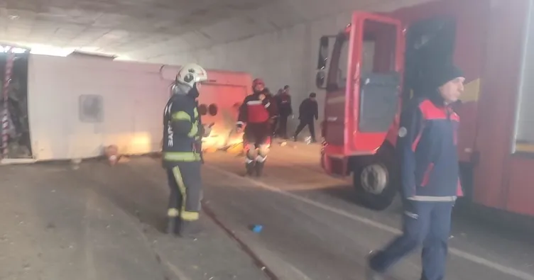 İşçi servisi devrildi: 4 ölü, 19 yaralı