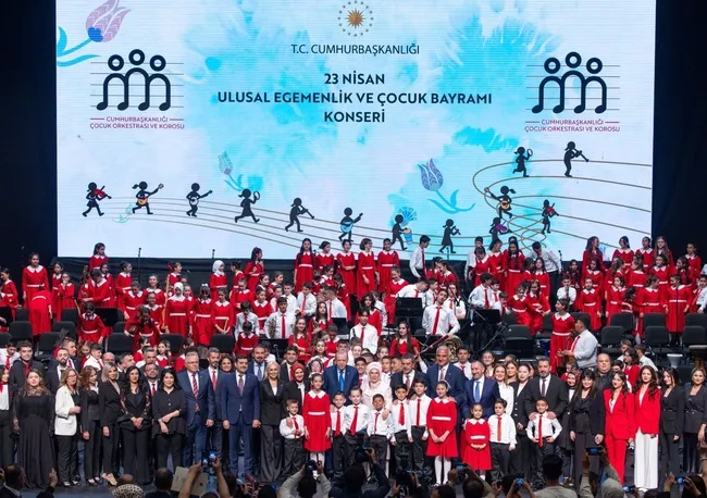 19-mayis-icin-hazirliklar-tamamlandi-cumhurbaskanligi-cocuk-orkestrasi-ve-korosu-kulliyede-sahne-alacak-1778960617655.jpeg
