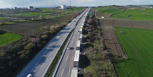Bulgarların güncellemesi kilometrelerce tır kuyruğuna neden oldu! İşte binlerce insanı mağdur eden o görüntüler