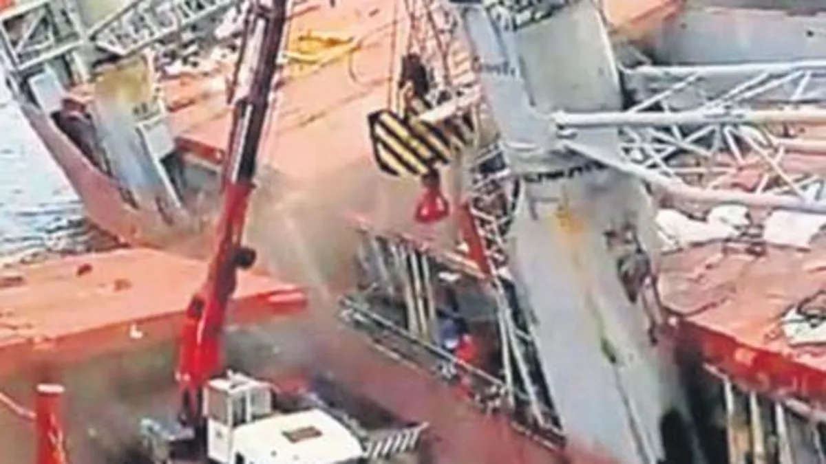 Tuzla’da gemi yan yattı: 1 ölü Tuzla’da gemi yan yattı: 1 ölü