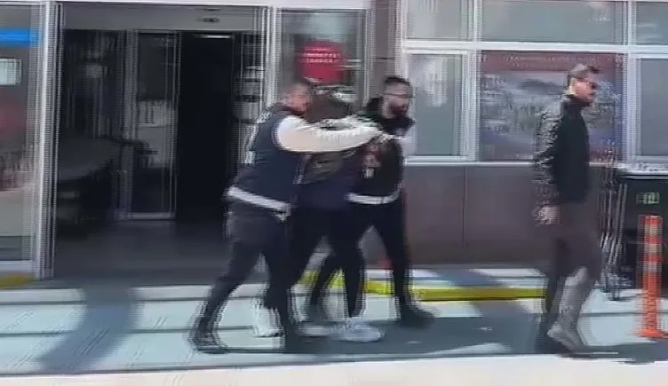 Taksisine binen müşterinin saldırısına uğradı: Biber gazı sayesinde ölümden döndü!