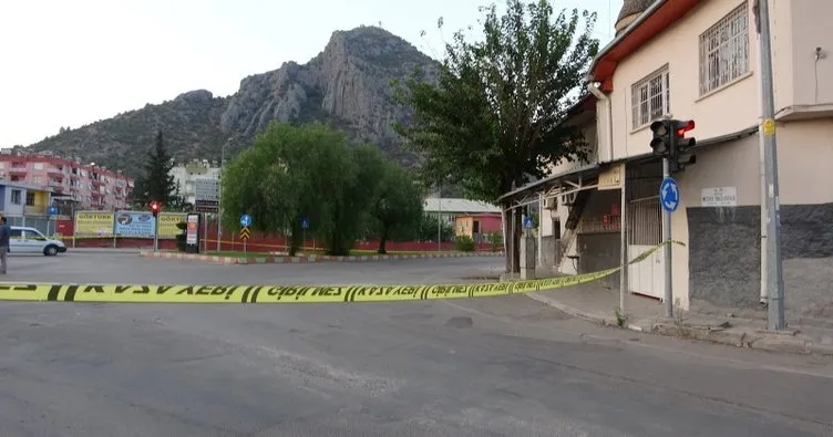 Adana’da oto galeriye Kalaşnikoflu saldırı: 2 yaralı