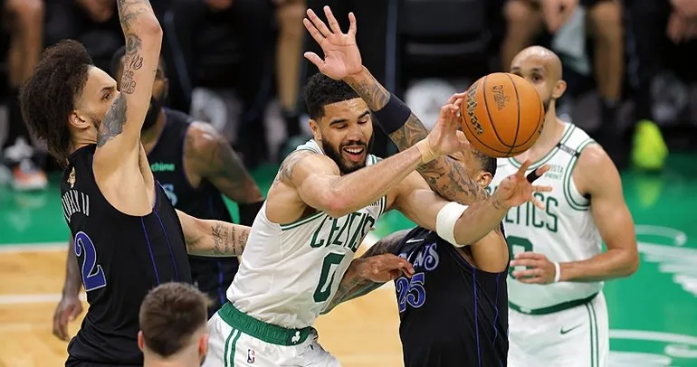 NBA Finalleri başladı; Celtics ilk maçı farklı kazandı