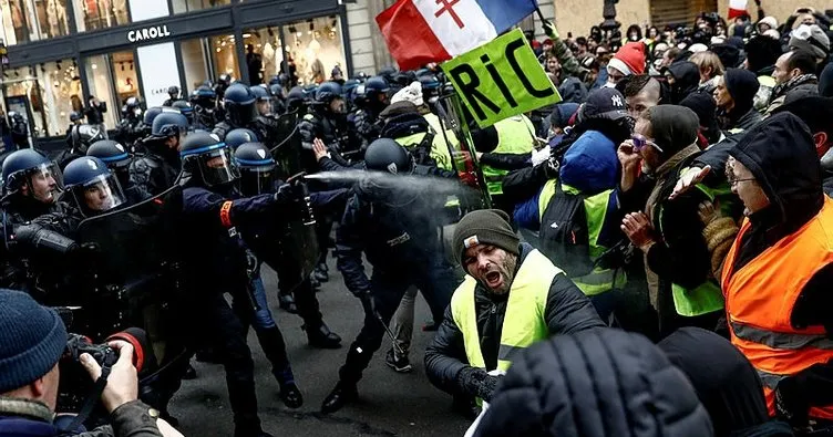 Fransa Başbakanı: Protestocuları yeteri kadar dinlemedik, hata yaptık