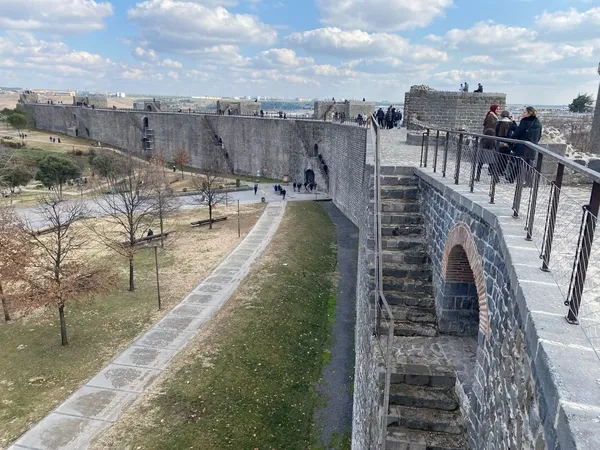 turistik-diyarbakir-ekspresi-yola-cikiyor-time-dergisinin-dunyanin-en-harika-100-yeri-listesinde-yer-aldi-1744306213530.jpg