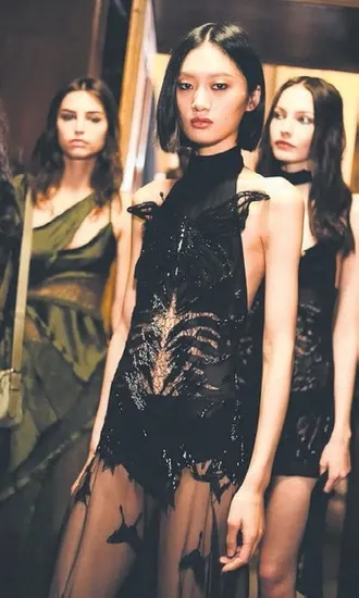 gotik-bir-yaz-mevsimi-1782473050330.jpeg