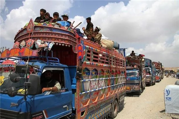 Afgan mülteciler ülkelerine geri döndü