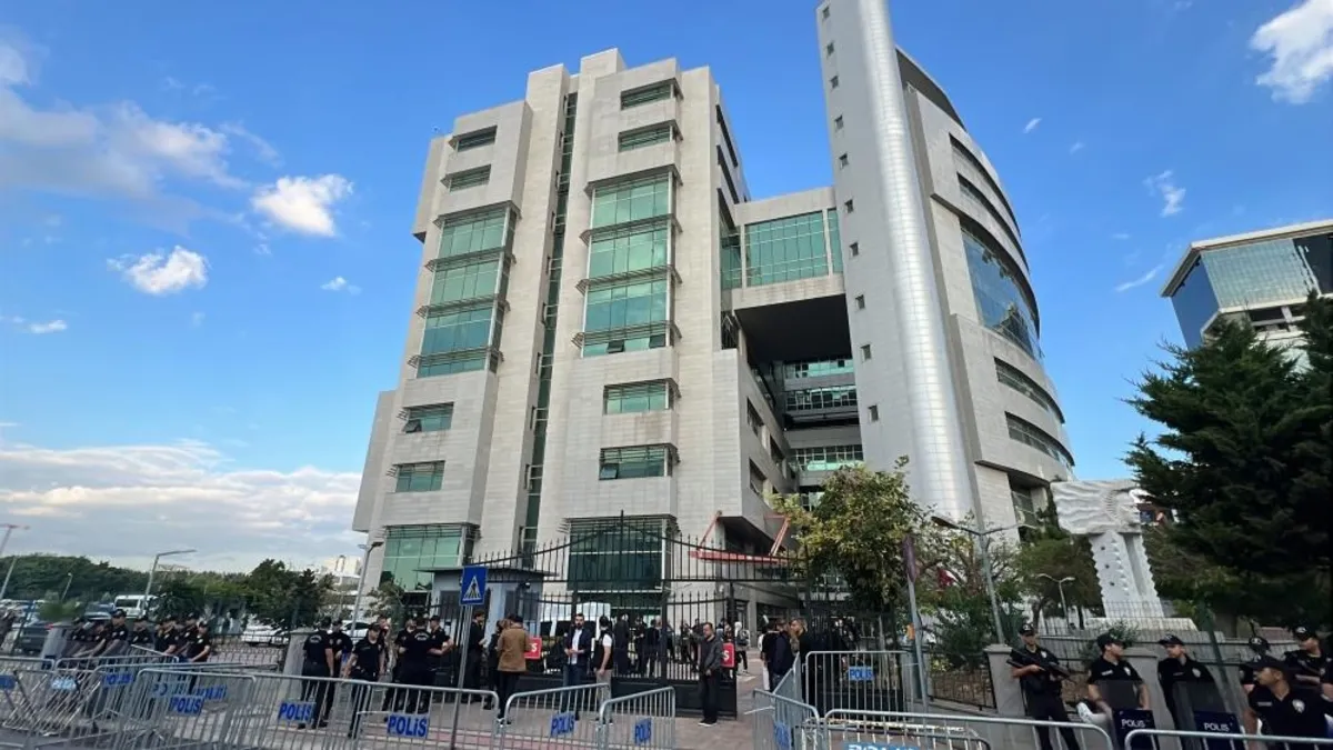 Mersin'deki operasyonda 3 başkanla birlikte 59 şüpheli adliyeye sevk edildi: Vahap Seçer, Abdullah Özyiğit ve...