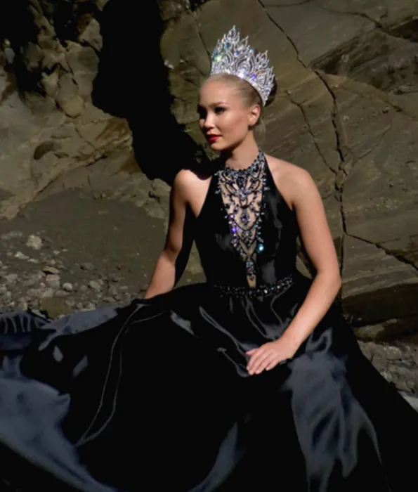 Yeni sosyal medya fenomeni İzlanda güzellik kraliçesi