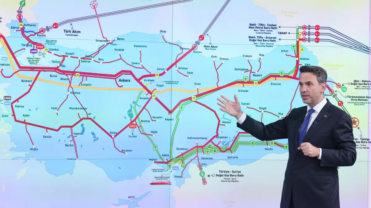 Türkiye’den Ceyhan’ı ‘petrolün Rotterdam’ı’ yapacak hedef! Bakan Bayraktar 2028’e işaret etti Türkiye’den Ceyhan’ı ‘petrolün Rotterdam’ı’ yapacak hedef! Bakan Bayraktar 2028’e işaret etti