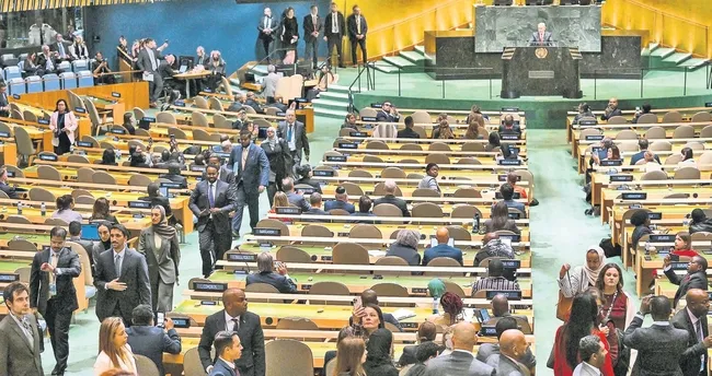 Dünya katile sırtını döndü