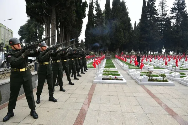 18-mart-canakkale-zaferinin-108-yil-donumunde-trabzonda-cesitli-etkinliklerle-kutlandi-1679129335257.jpg