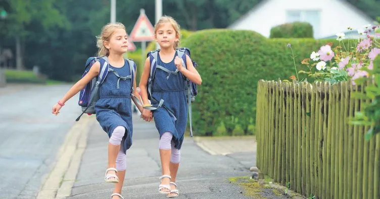 Okula başlayan ikizler farklı sınıflarda olmalı