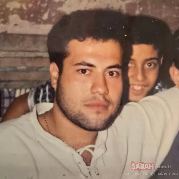 Hey gidi yıllar hey, gençlik su gibi geçiyor O dönemler terziydi! Şimdi ünlü bir müzisyen oldu