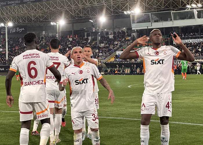 osimhen-golleriyle-galatasarayi-sirtliyor-1741595667059.jpg