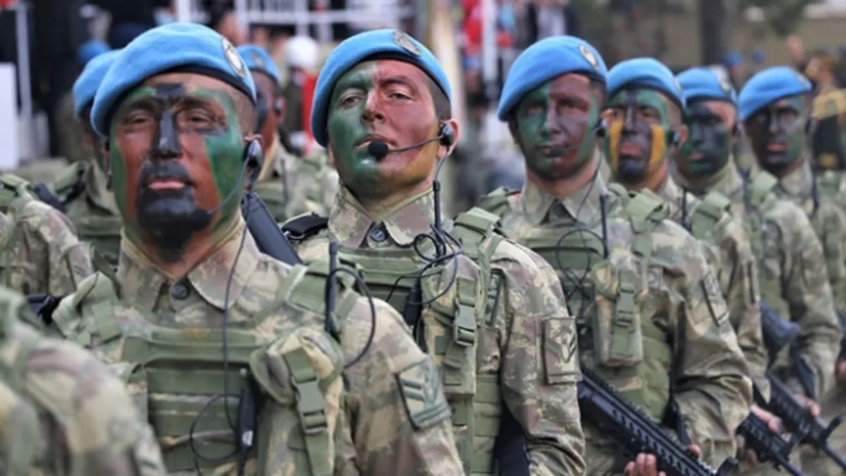 TBMM genel kurul salonu ve Türk Silahlı Kuvvetleri temsilcileri