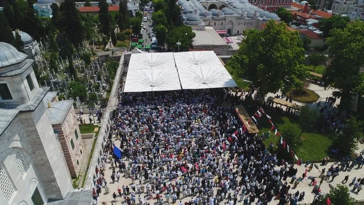 Türkiye'nin dört bir yanında Muhammed Mursi için gıyabi cenaze namazı kılındı