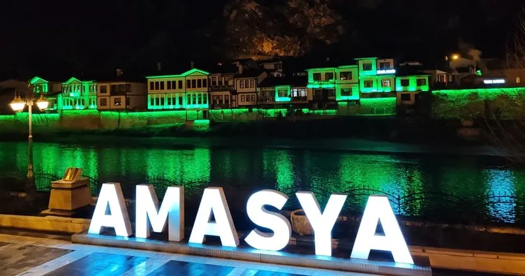 Amasya’nın sembolü tarihi yapılar, Yeşilay Haftası nedeniyle yeşile büründü