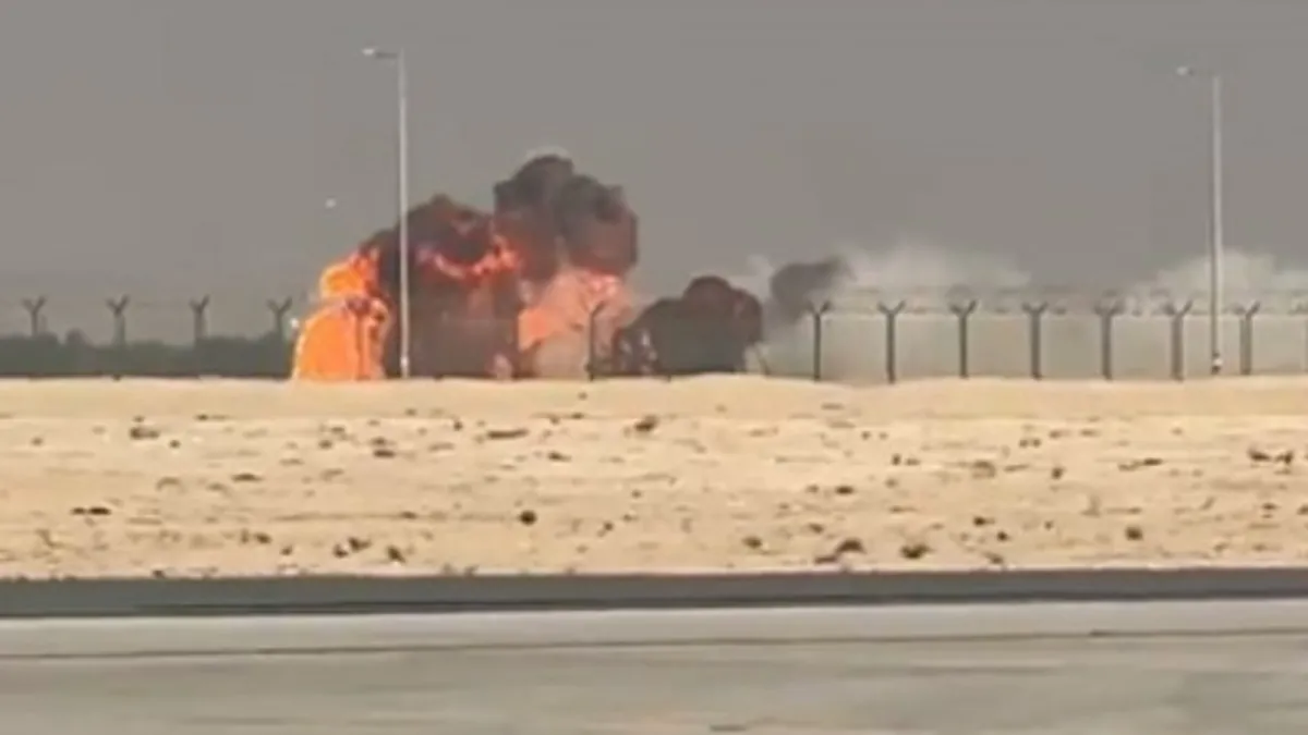 Dubai Airshow’da Hindistan’a ait savaş uçağı düştü: Pilot hayatını kaybetti Dubai Airshow’da Hindistan’a ait savaş uçağı düştü: Pilot hayatını kaybetti