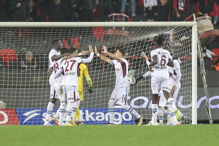 son-dakika-trabzonspor-haberi-bakasetas-once-kupada-sonra-ligde-sovunu-yapti-1702281049618.jpg