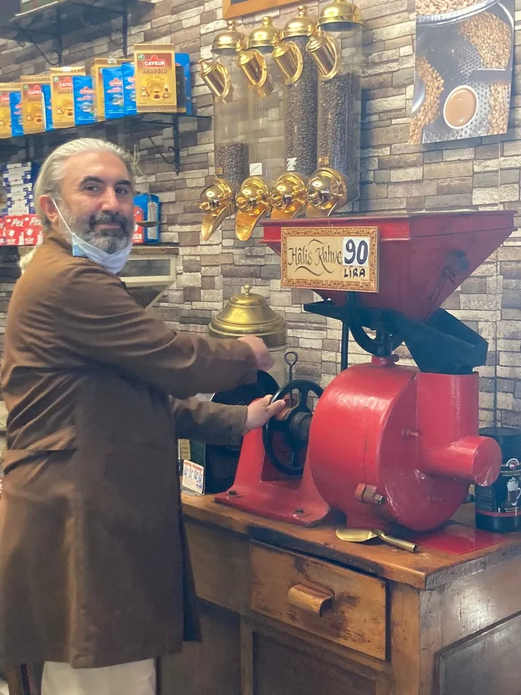 60-yillik-degirmen-uc-kusak-dededen-toruna-gecen-kahve-ustaligi-1634983098311.jpg