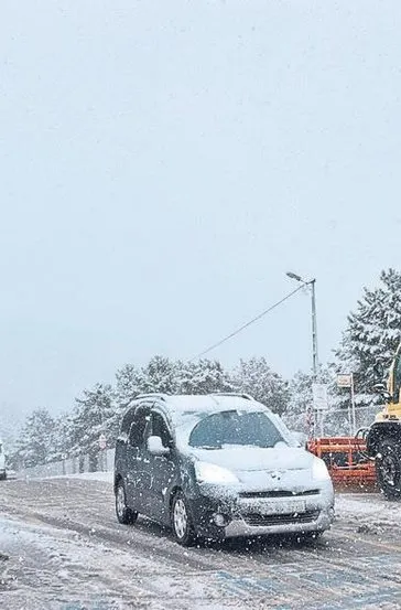 İlk kar yağdı fırtına yıktı