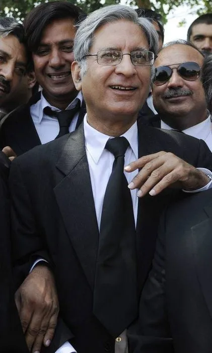 Pakistan / Yüksek Mahkeme Gilani’nin Başbakanlığını Düşürdü