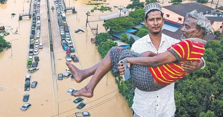 Asya’yı sel vurdu: 1149 ölü