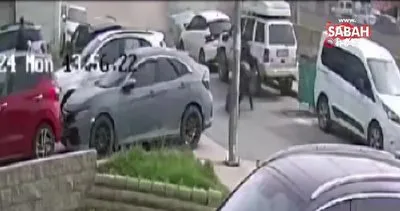 Çekmeköy’de feci kaza kamerada: Kontrolden çıkan otomobil durağa daldı: 4 yaralı