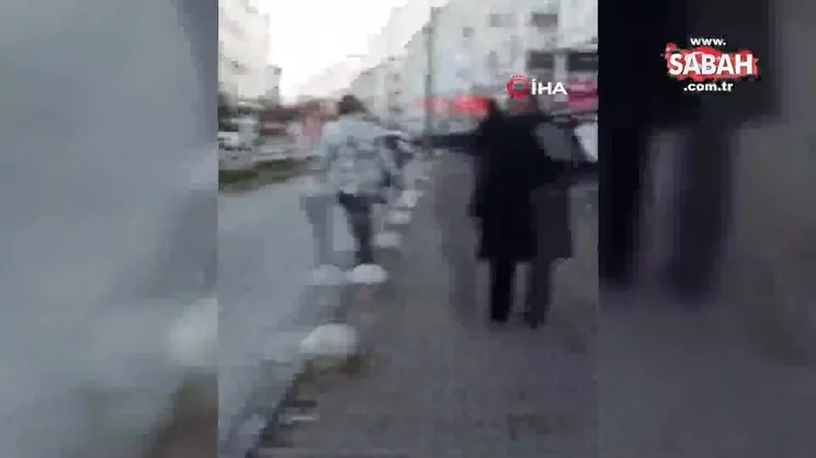 Telefon bayisinde başlayan tartışma kavgayla sonuçlandı... O anlar kamerada