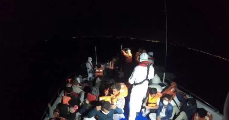 Çeşme açıklarında 25 düzensiz göçmen kurtarıldı