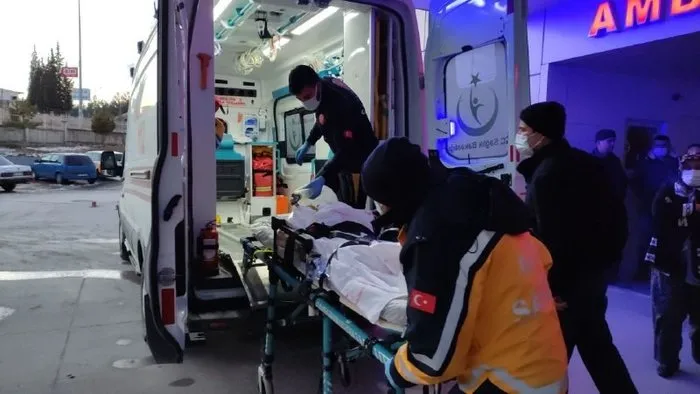 Yangında yaralanan iki kardeş Ankara ve İzmir’e sevk edildi