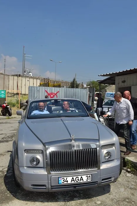 Dolu felaketinde Ali Ağaoğlu’nun arabaları da zarar gördü