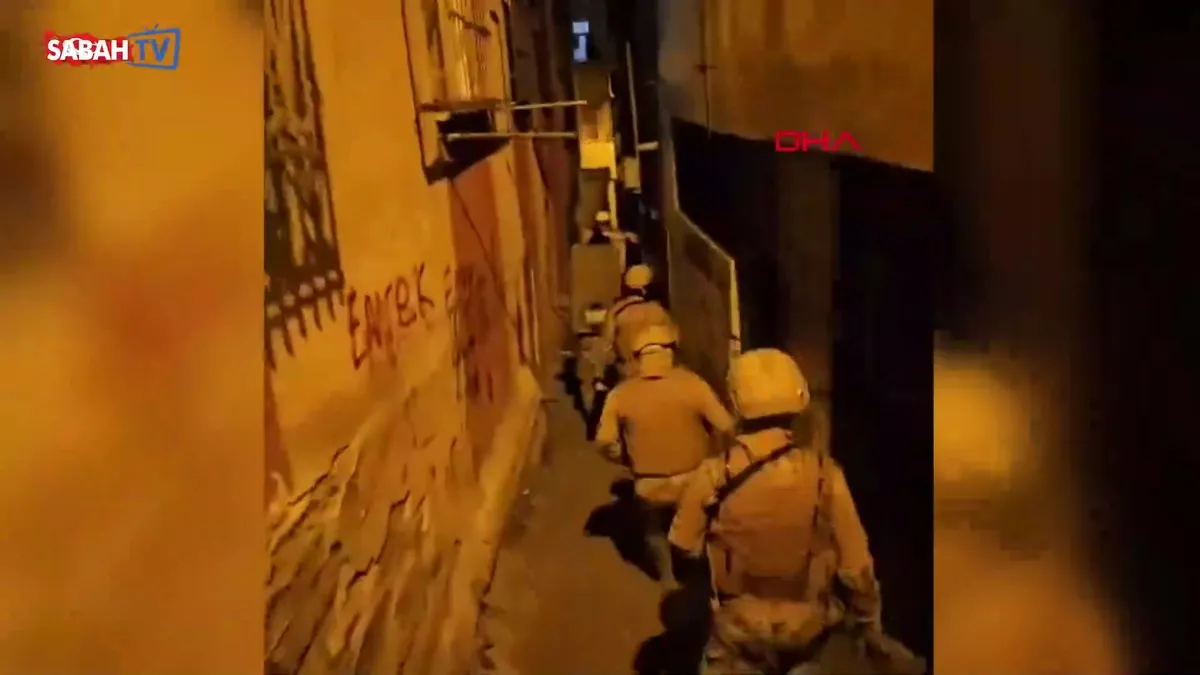 İstanbul merkezli 5 ilde suç örgütü operasyonu: 32 gözaltı | Video videosunu izle İstanbul merkezli 5 ilde suç örgütü operasyonu: 32 gözaltı | Video videosunu izle