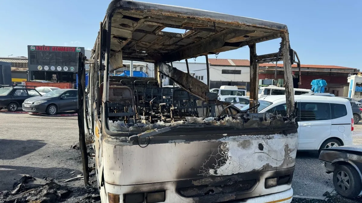 Arkadaşlarıyla sığındığı hurda otobüs Abdullah’a mezar oldu! Arkadaşlarıyla sığındığı hurda otobüs Abdullah’a mezar oldu!