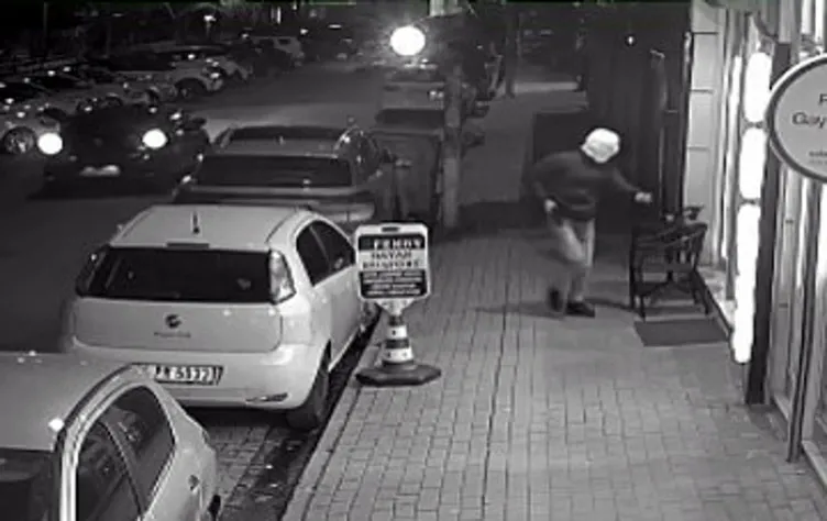 Avcılar’da kuaför dükkanına saldırı: Silah tutukluk yapınca bakın ne yaptı!