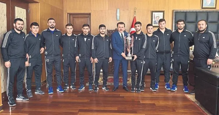 Başkan Fatih Erkoç, şampiyonları ağırladı