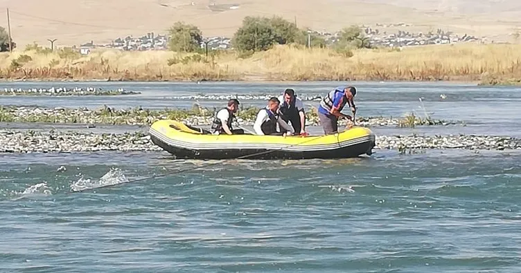 Murat nehrinde mahsur kalan 2 kişiyi AFAD kurtardı