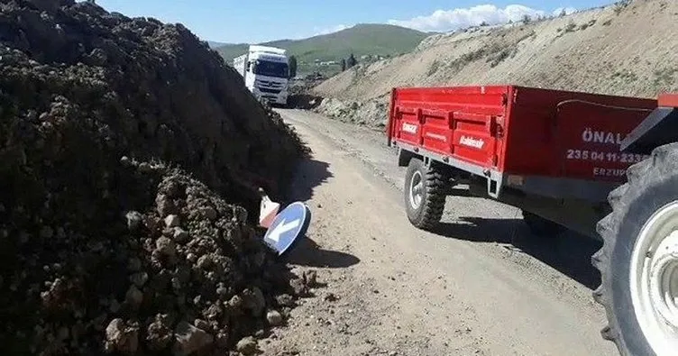 Tekman - Erzurum Palandöken yolunu heyelan vurdu