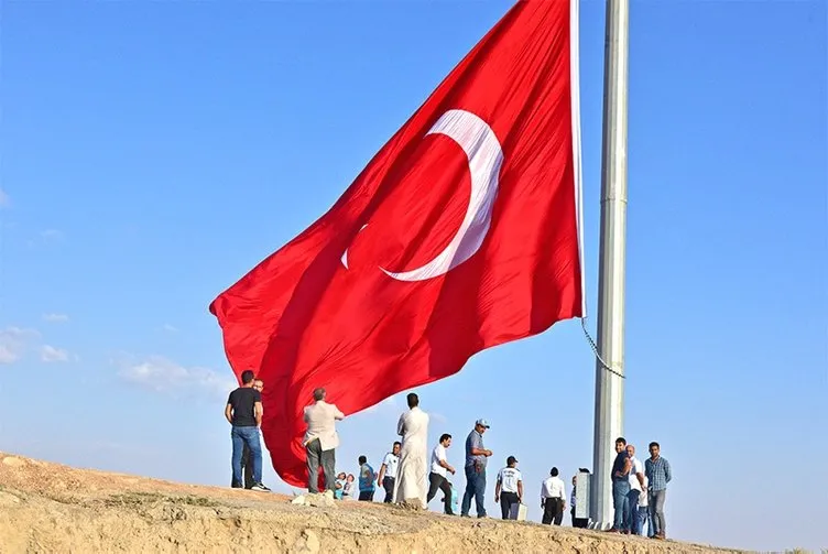 Bayraktepe’ye dev Türk Bayrağı