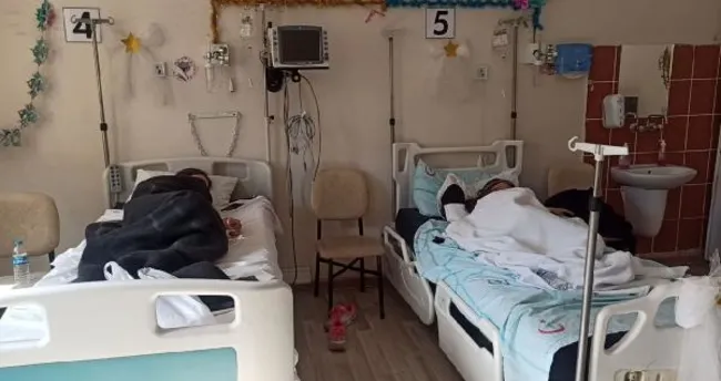 Yer Amasya: Sandviç yiyen 3 öğrenci hastaneye kaldırıldı! Yer Amasya: Sandviç yiyen 3 öğrenci hastaneye kaldırıldı!