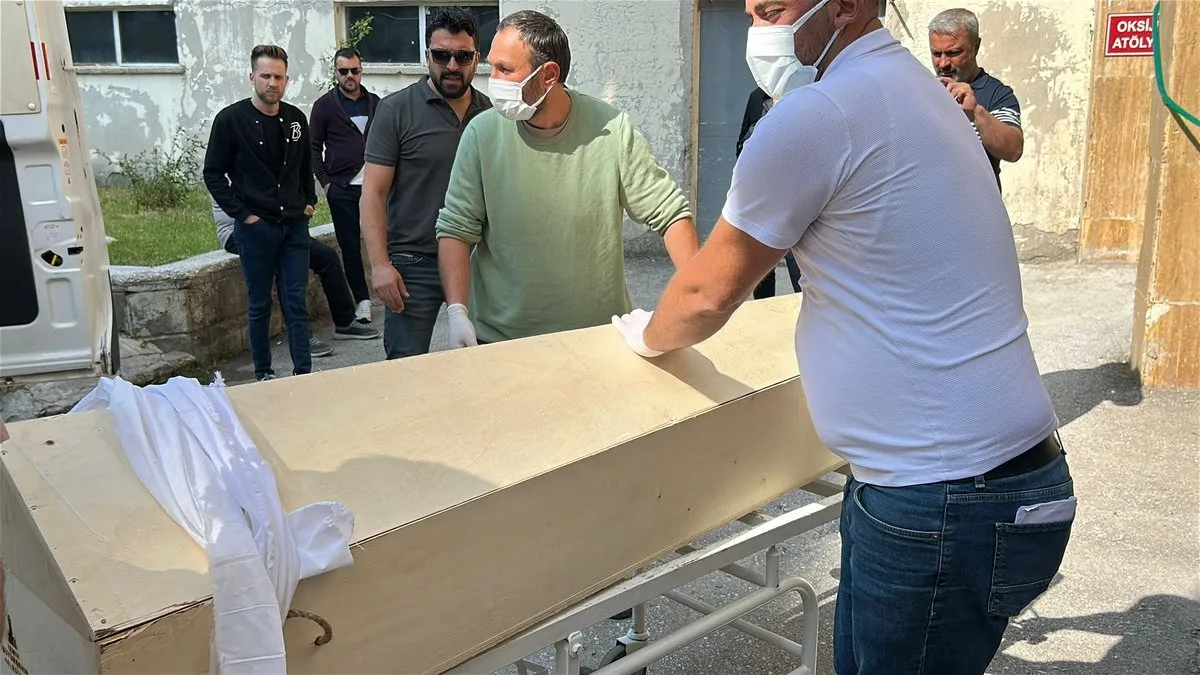 Sivas'ta iki çocuk babası keneden öldü