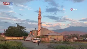 Iğdır'da fırtınada caminin çatısı uçtu