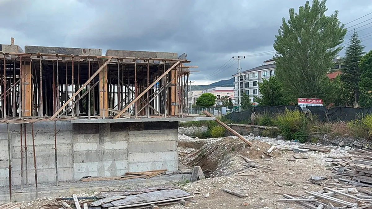 Kütahya'da inşaat iskelesi çöktü! 2 işçiden acı haber geldi
