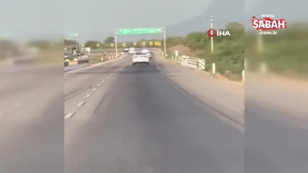Meksika’da 'dur' ihtarına uymayan sürücü güvenlik güçlerine çarptı | Video