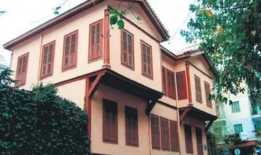 Atatürk Evi ziyarete açıldı